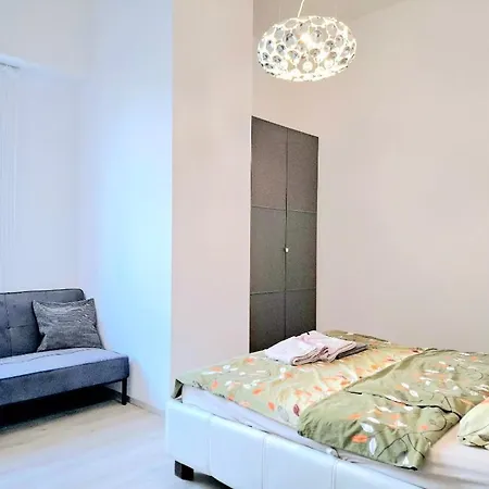 New With Garage Place * Pressburg